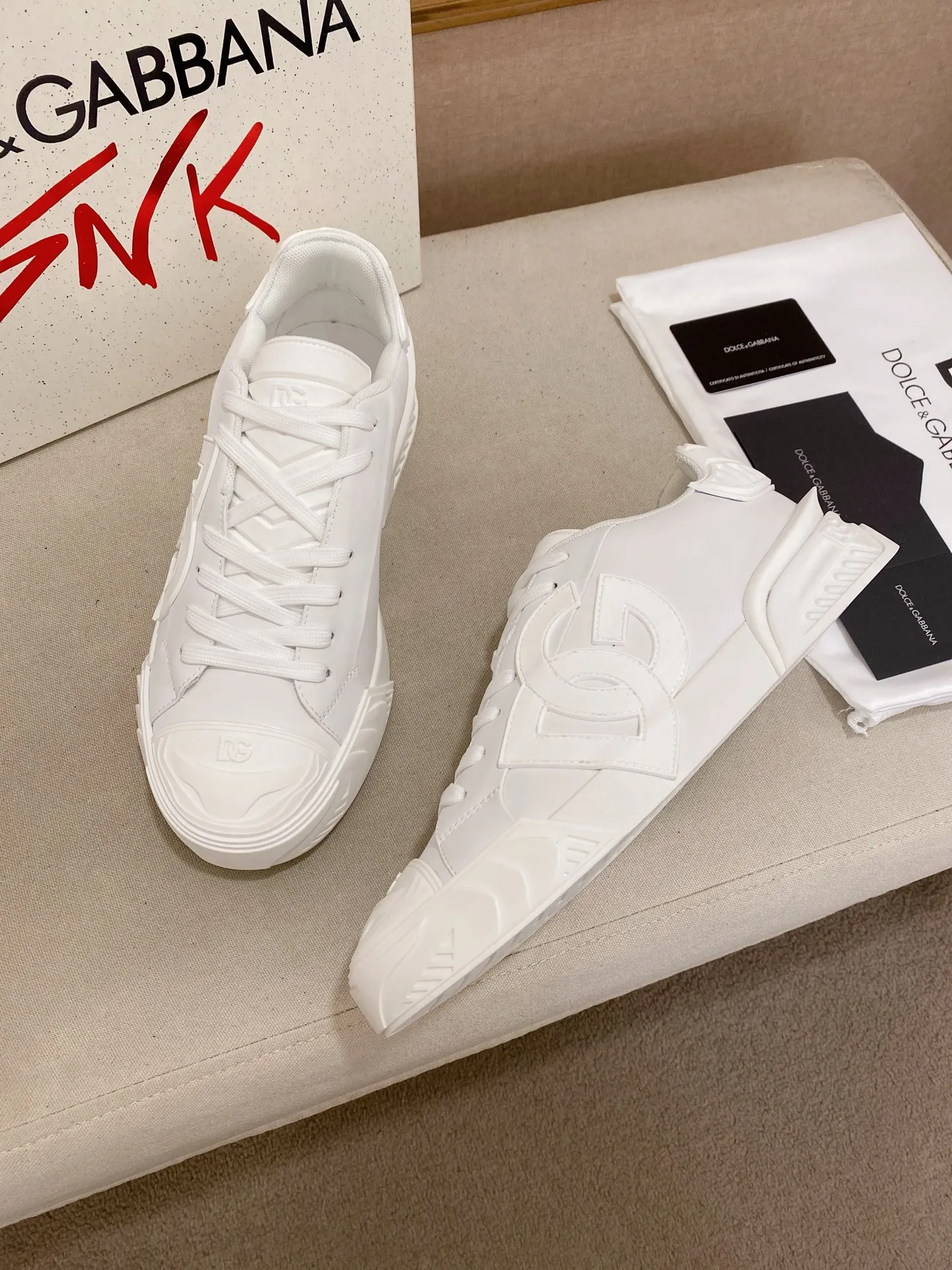 Men's shoes 💰: 660💰 (top quality) The latest sports style DG hot model recommendation, 👉 first launch of men's shoes 😻 I am really crazy about it, top design, impeccable comfort, absolute best-seller, imported cowhide upper, full cowhide lining🐂. Original replica, the latest cool outsole 💥👟Number of codes: 38-44 (45/custom-made, non-refundable)